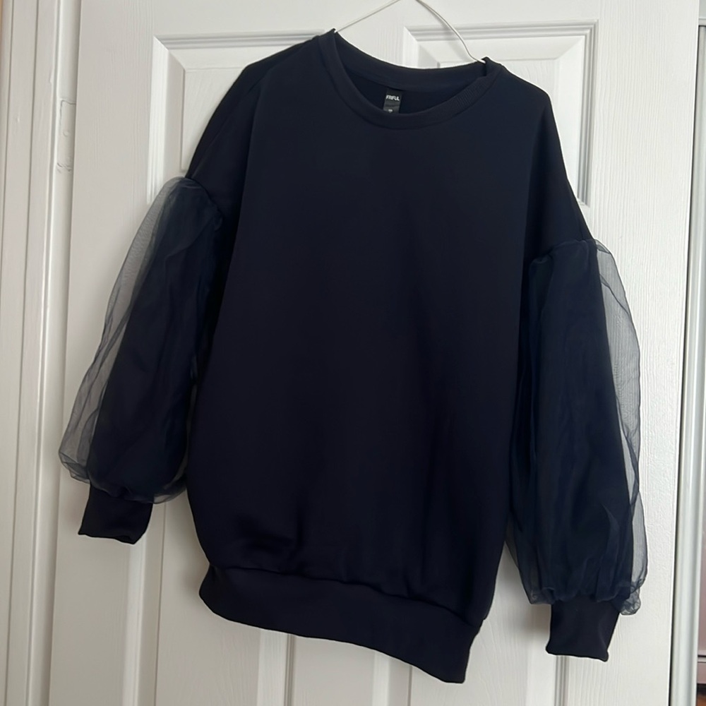Fancy sweatshirt size M with tags
